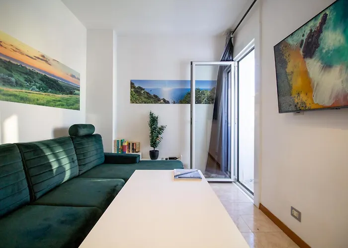 Skybar - Bay View, Private Balcony, Free Garage Apartment Trieste