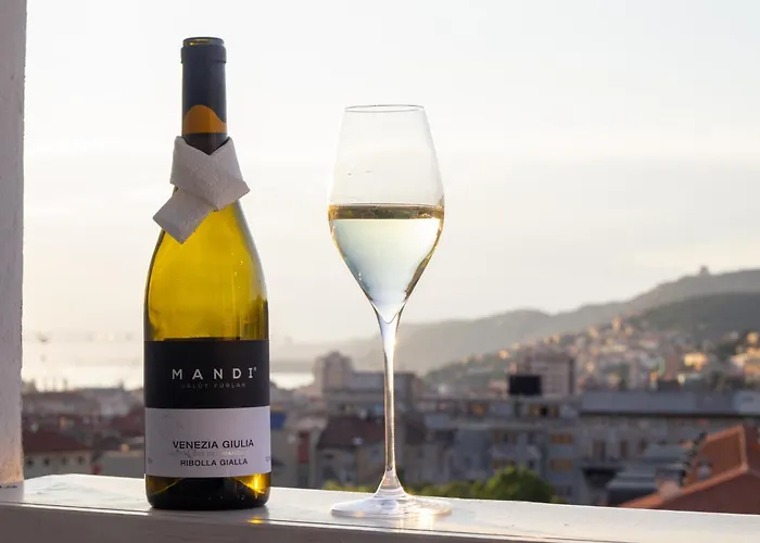 Skybar - Bay View, Private Balcony, Free Garage *