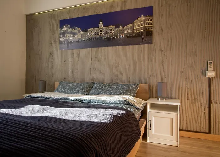 Skybar - Bay View, Private Balcony, Free Garage *